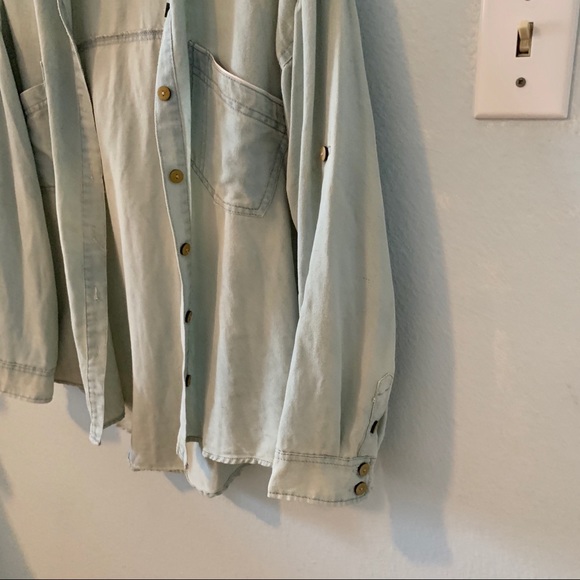 100% Cotton Light Wash Pocket Button Up Top - Picture 4 of 11